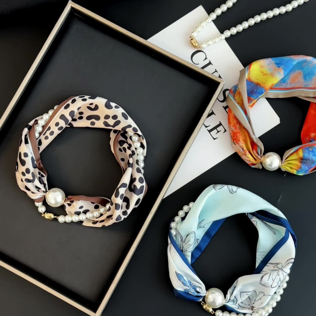 Silk Neck Scarf - ผ้าพันคอไหมพิมพ์ลายพร้อมตัวล็อคแม่เหล็กประดับมุกสำหรับผู้หญิง ฤดูใบไม้ผลิ ฤดูร้อน ผ้าพันคอเนื้อเบา ใช้ได้ทุกวัน