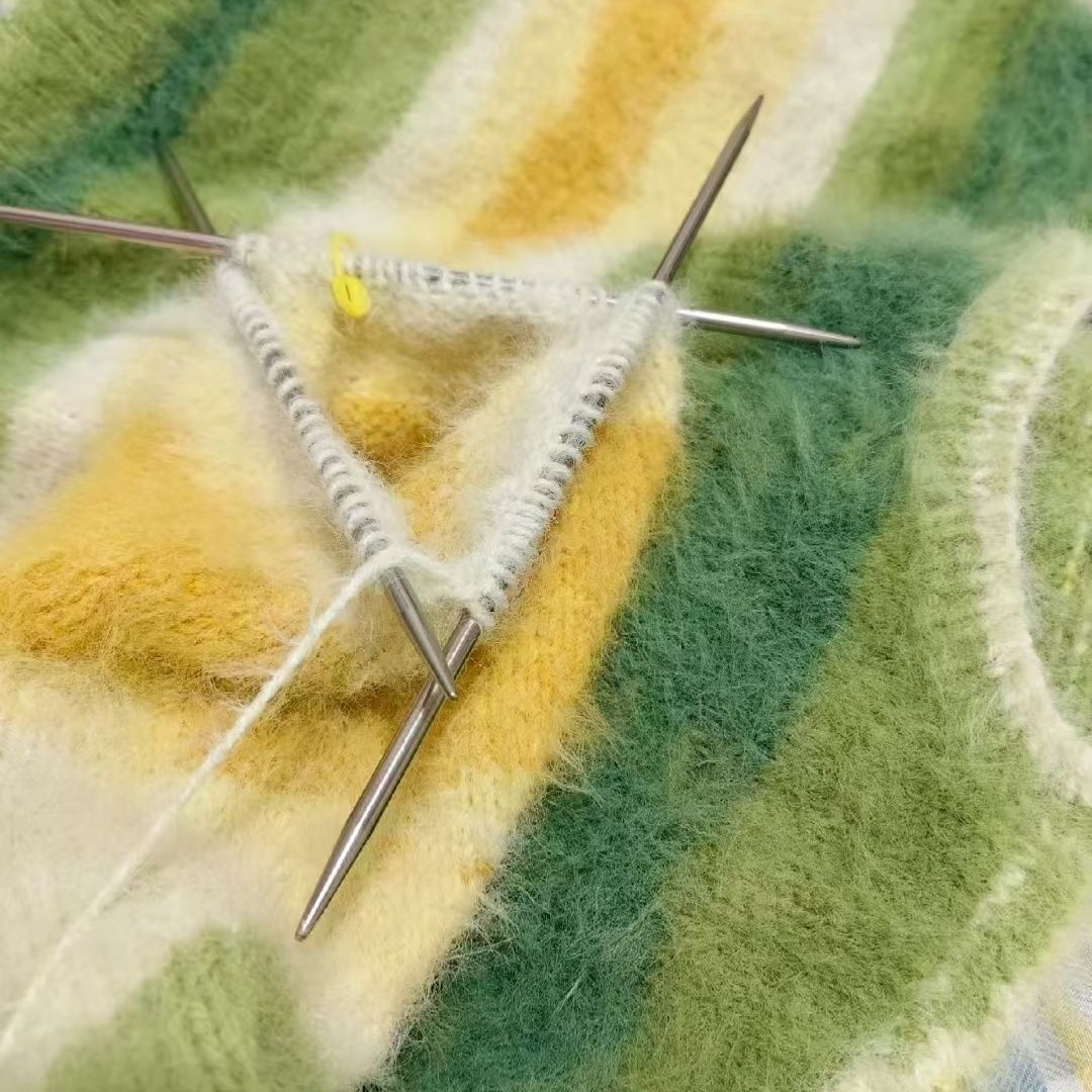 Woven Scarf Blanket - ไหมพรมผสมขนแกะโมแฮร์แบบไล่เฉดสี ย้อมสี ผสมผสานกำมะหยี่ยาว เนื้อนุ่ม อ่อนโยนต่อผิว เหมาะสำหรับถักหมวก