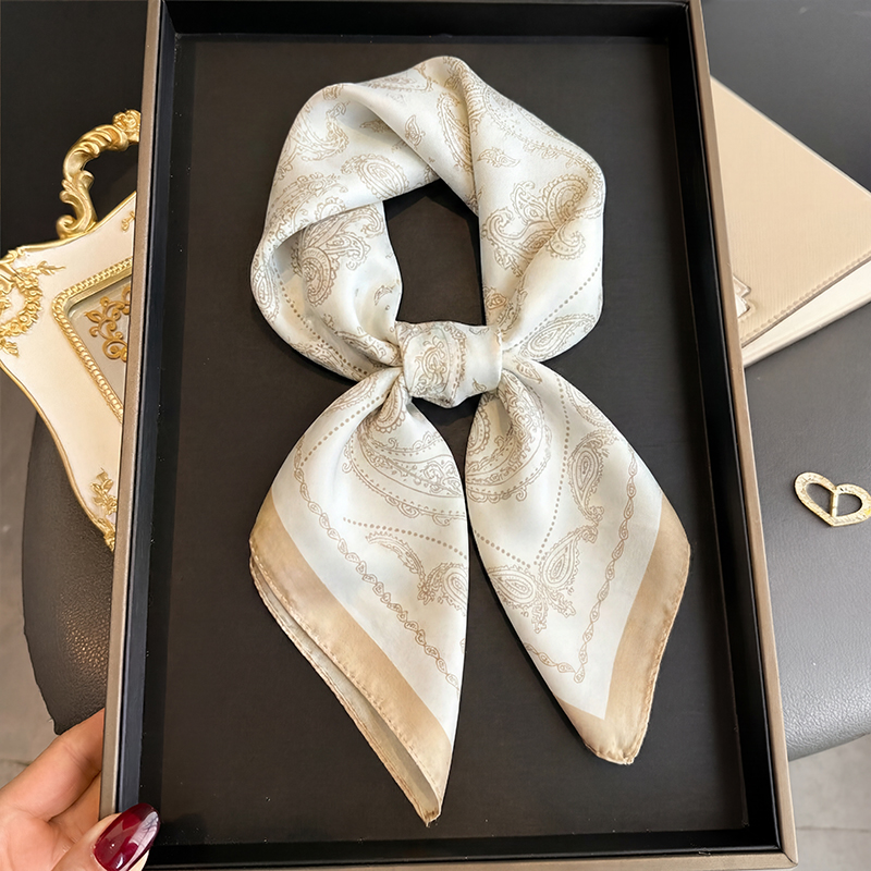 Head Wrap Turban - ผ้าพันคอสี่เหลี่ยมลายเพสลีย์สีเบจสไตล์วินเทจ ผ้าซาตินไหมสำหรับผู้หญิง ใช้ได้ทุกวันในฤดูร้อน ป้องกันแสงแดด ใช้เป็นเครื่องประดับผมและคอ