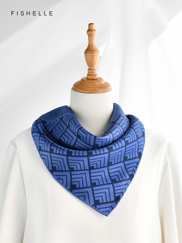 จีนคลาสสิกสีฟ้าสีขาวธรรมชาติ S - Ascot Neck Scarf บทวิจารณ์และราคา