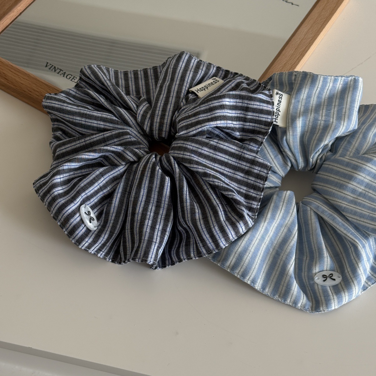 เกาหลีแฟชั่นลายผมยางวงสาวสีฟ้า - Silk Tie Striped บทวิจารณ์และราคา